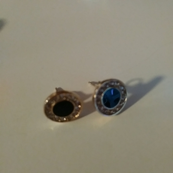 Earrings - Picture 1 of 2